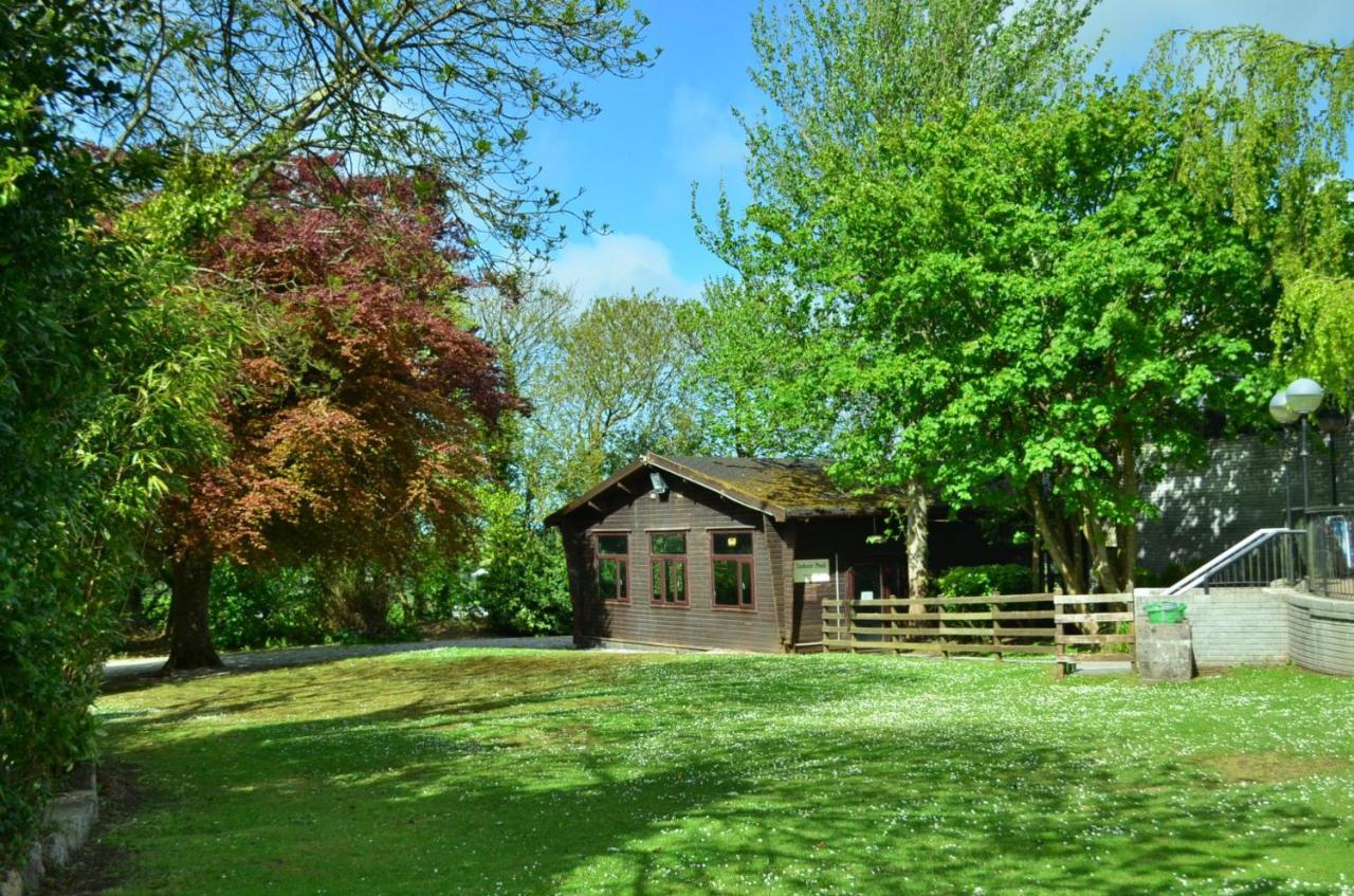 Вилла 24 Strawberry Hill, Tolroy Manor Хейл Экстерьер фото