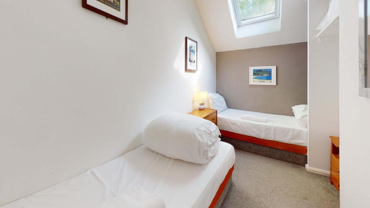 Вилла 24 Strawberry Hill, Tolroy Manor Хейл Экстерьер фото